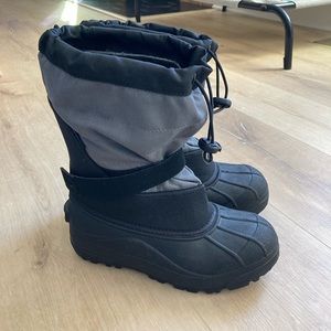 Youth Columbia Snow Boots
